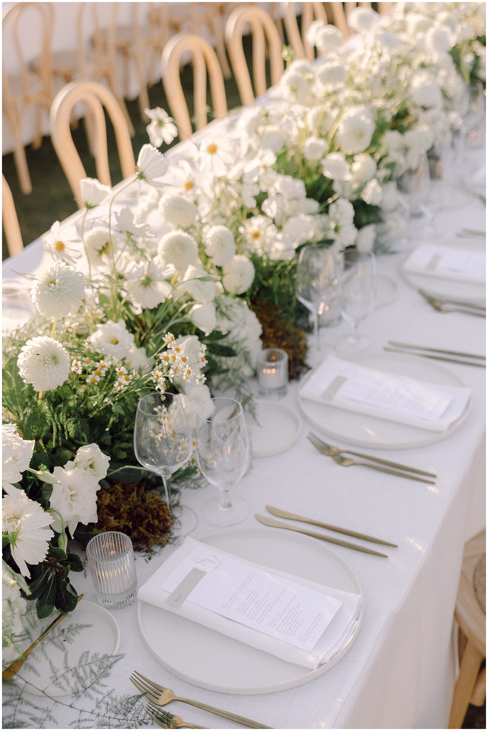 summer wedding at Hillcrest Country club with modern, organic floral design